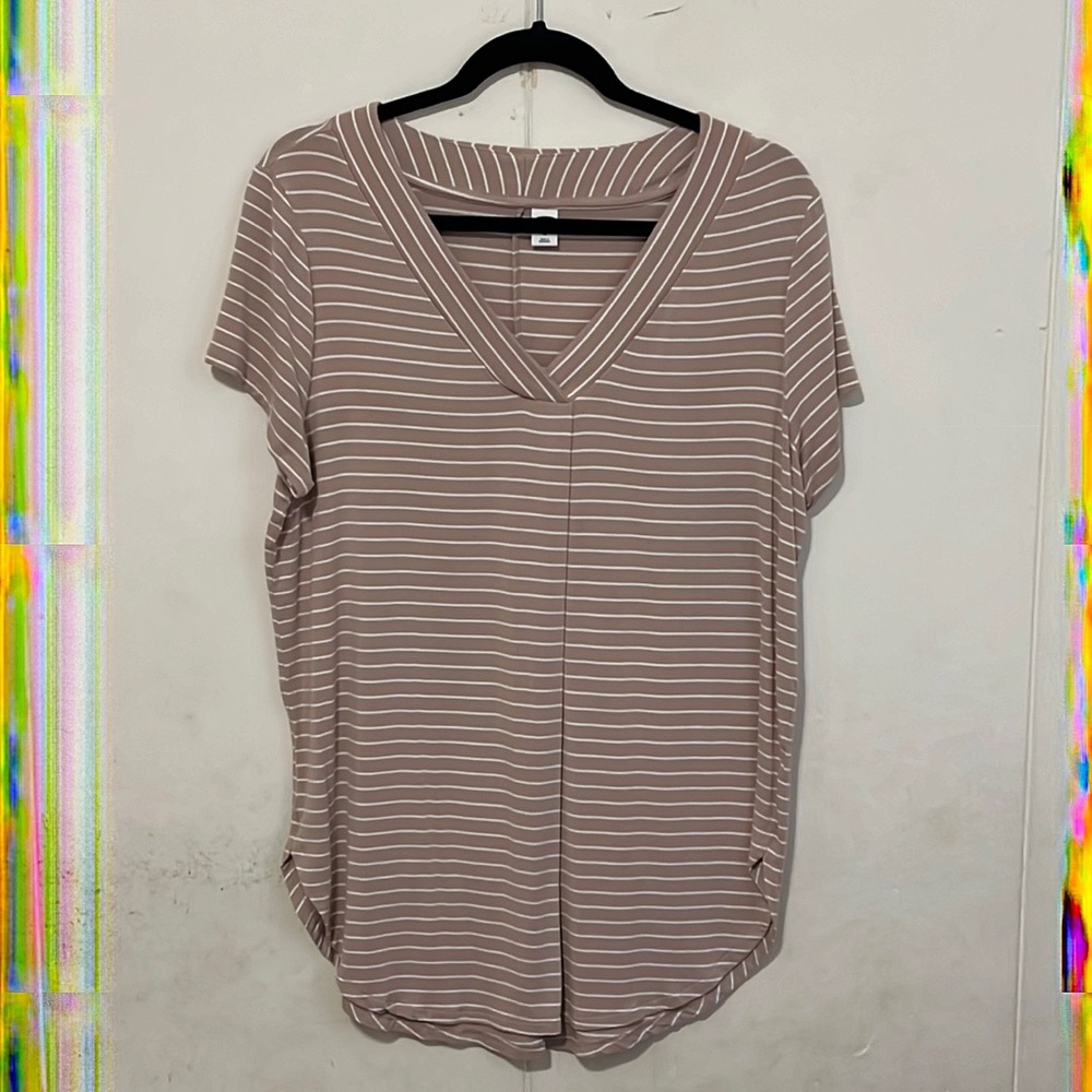 Old Navy lux V-neck T-shirt size medium